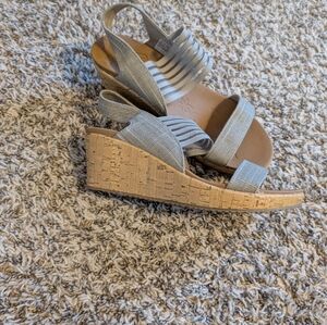 Never Worn Sketchers Luxe Foam wedge shoes, Size 9